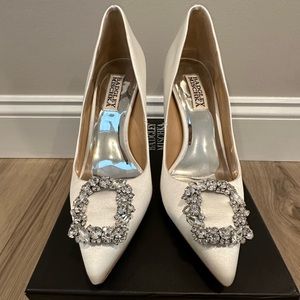 BADGLEY MISCHKA Cher crystal pumps size 6 1/2. Brand new never worn